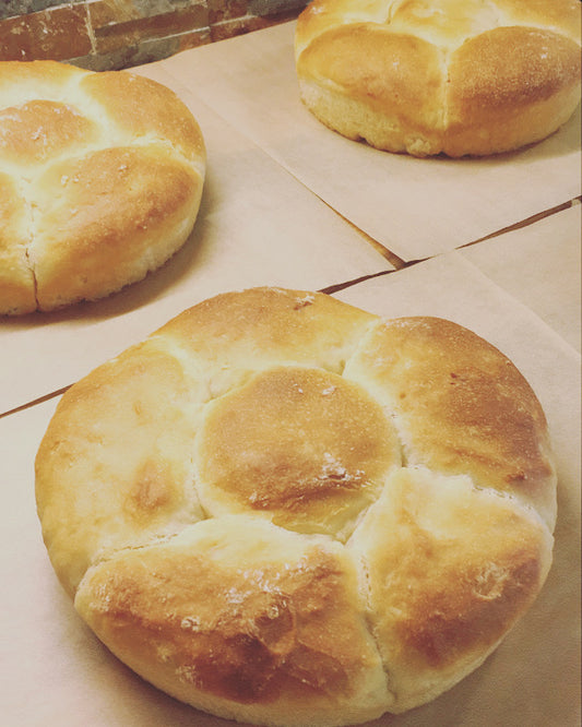 SOURDOUGH DINNER ROLLS